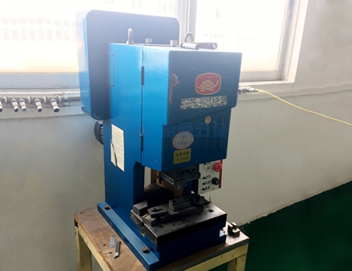 設備-3T桌麵衝床